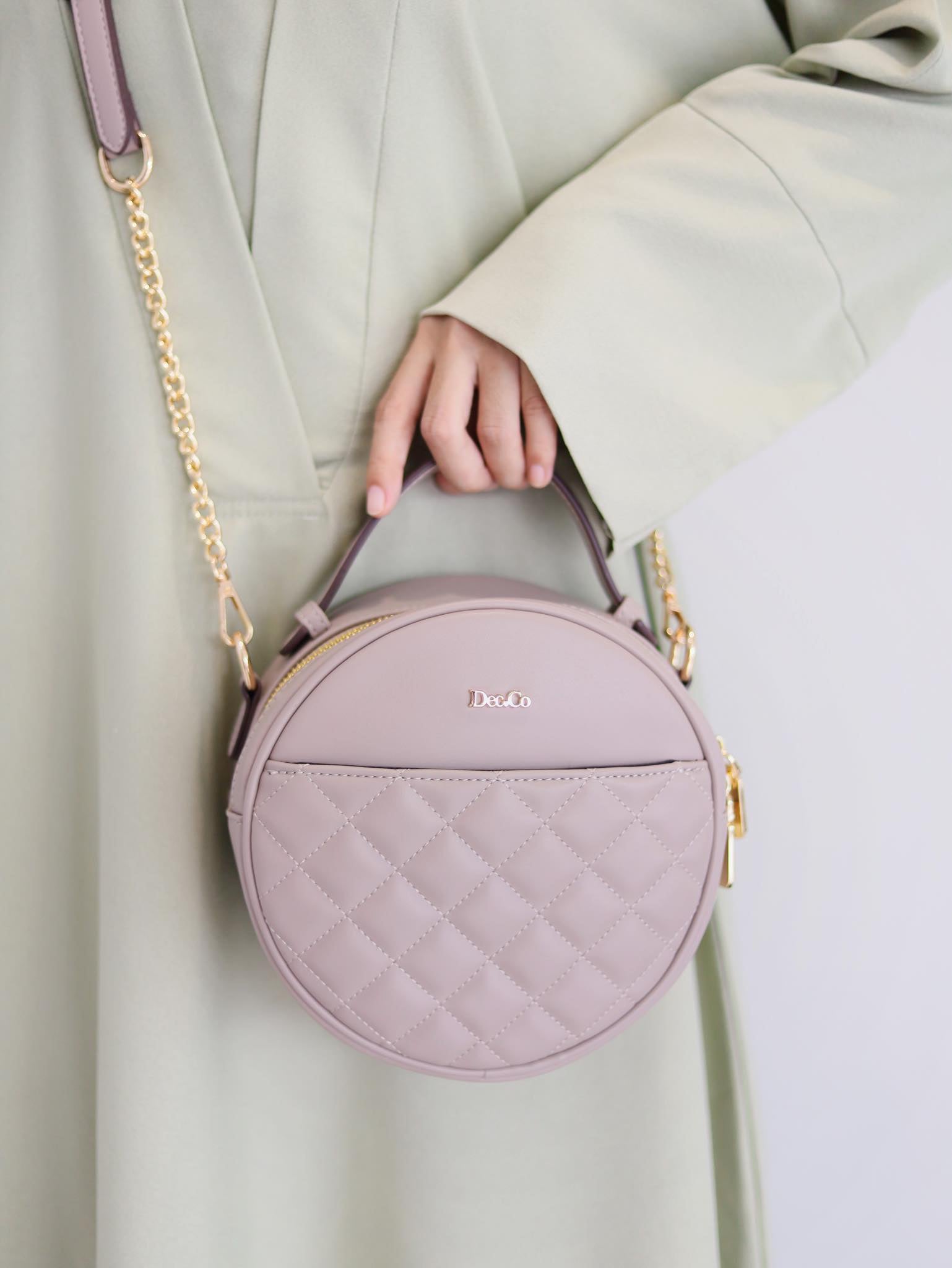 Onnie Round Clutch With Sling
