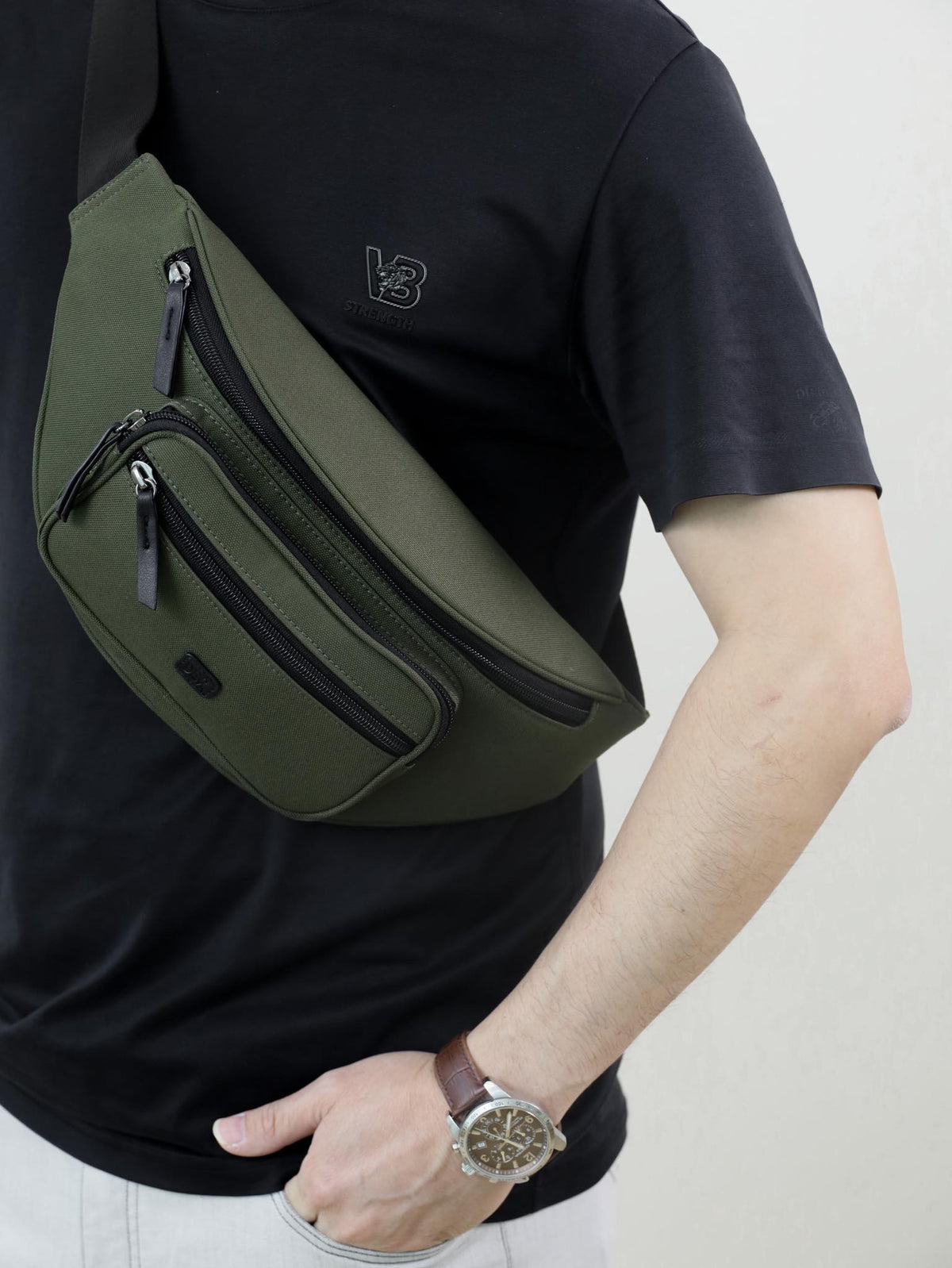 Caius Urban Chest Bag