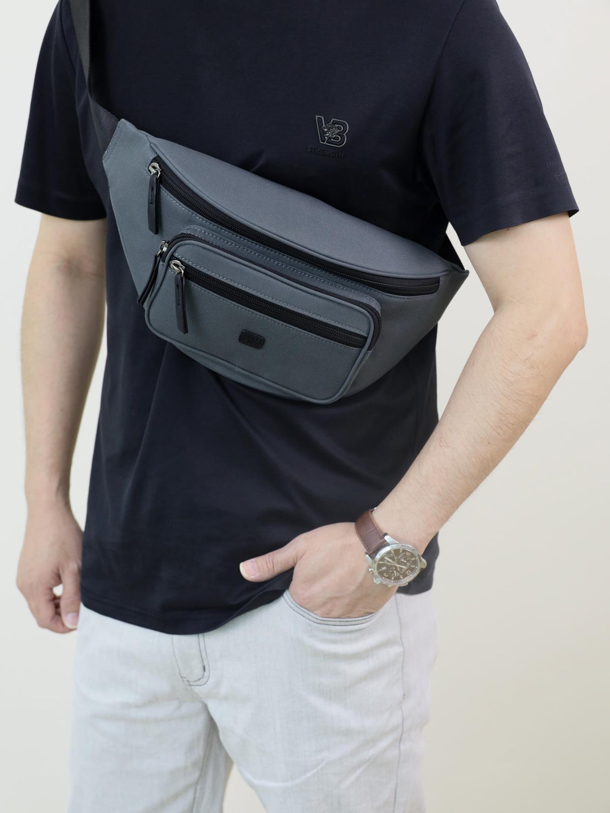 Caius Urban Chest Bag