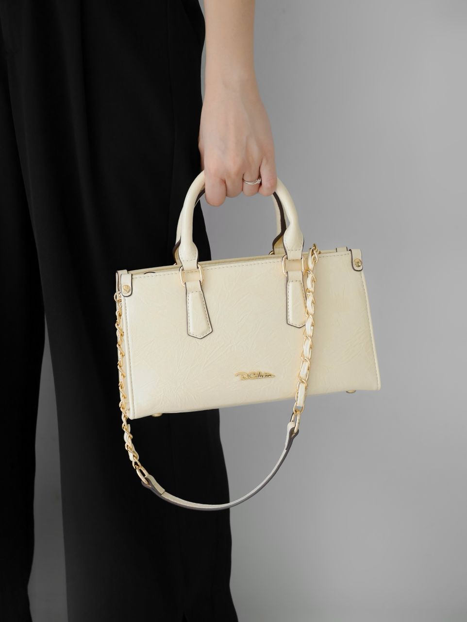 Yuniva East West Tote Bag