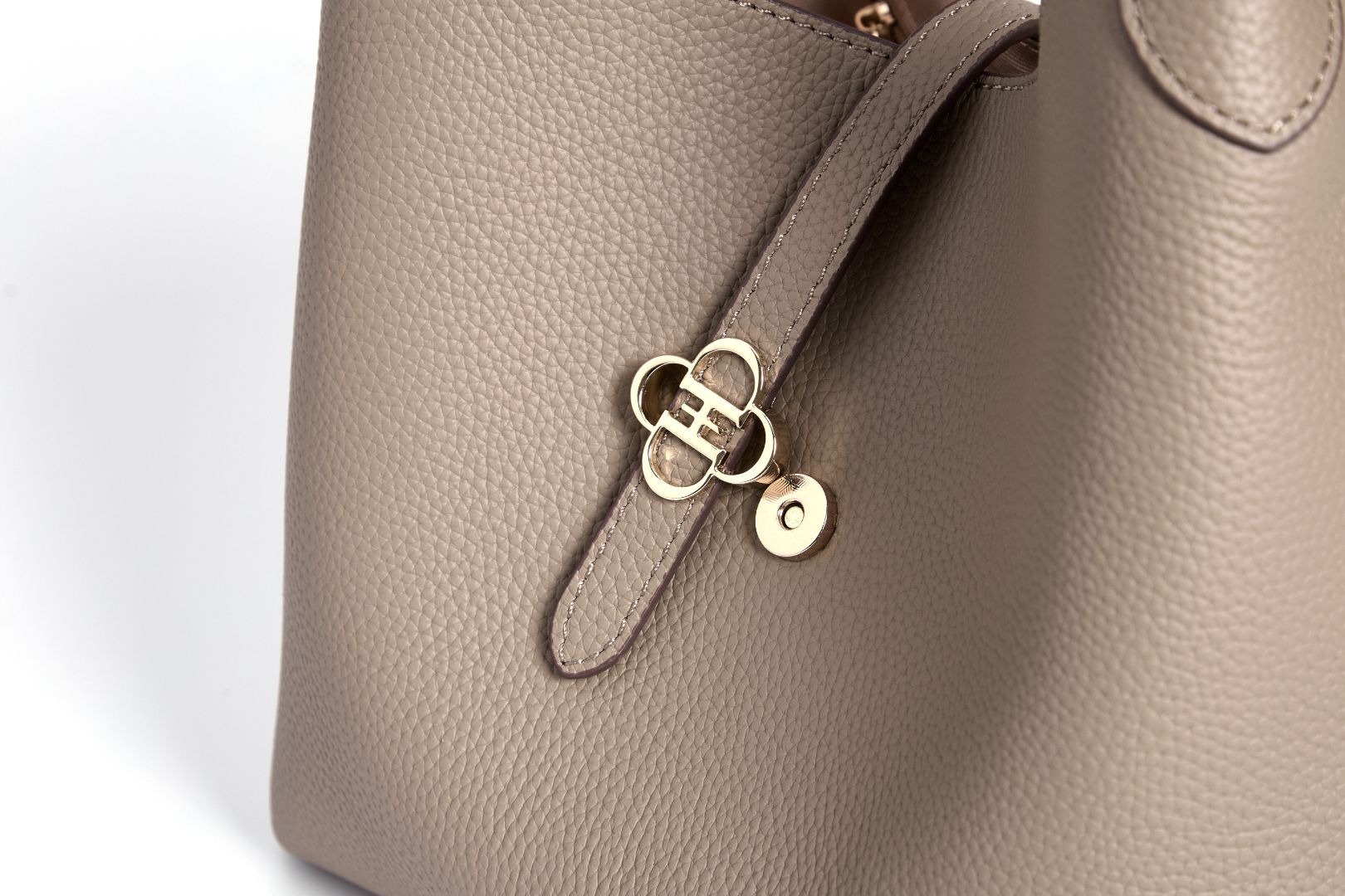 Jennda Cellant Bucket Bag