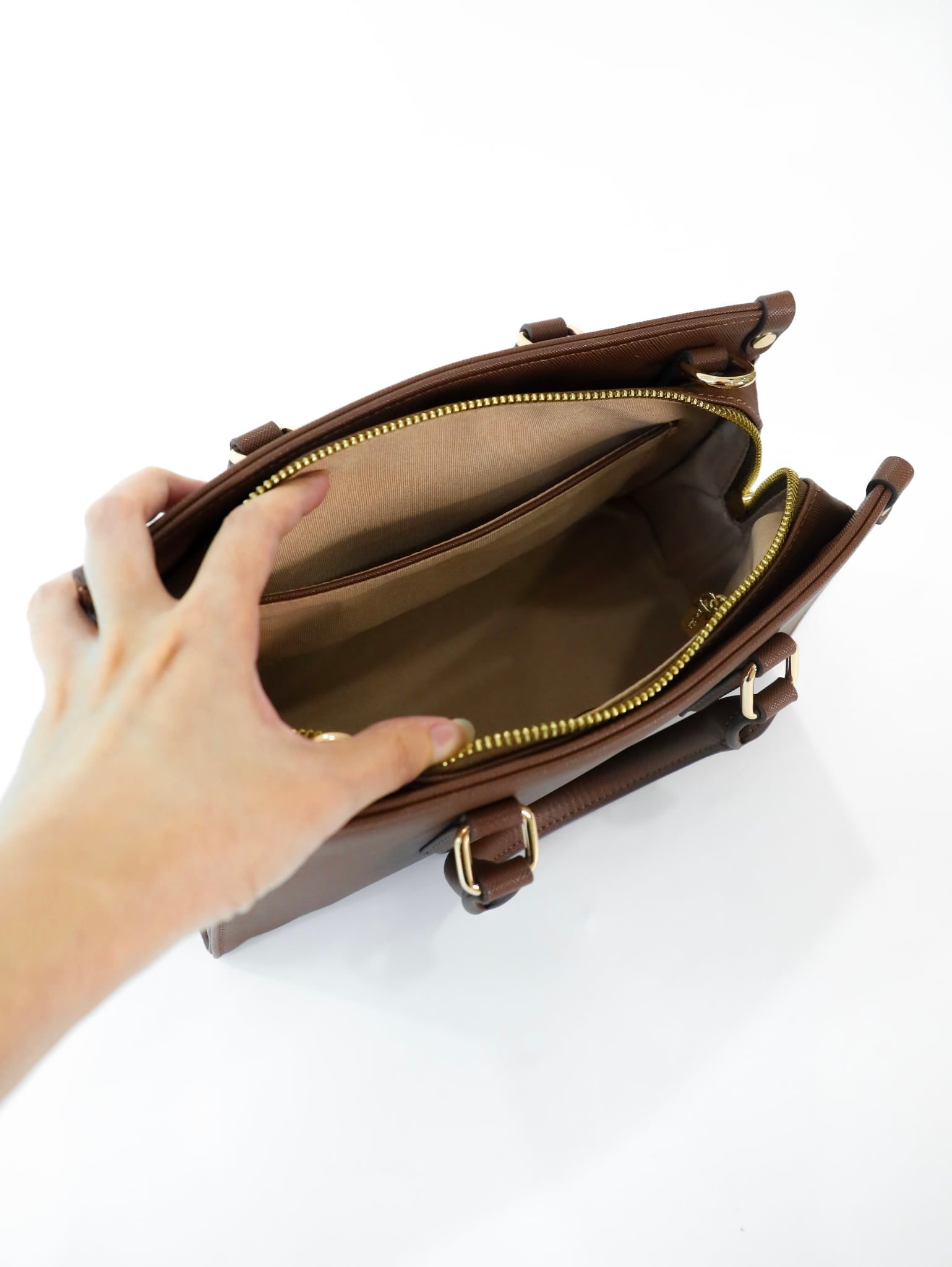 Yuniva East West Tote Bag