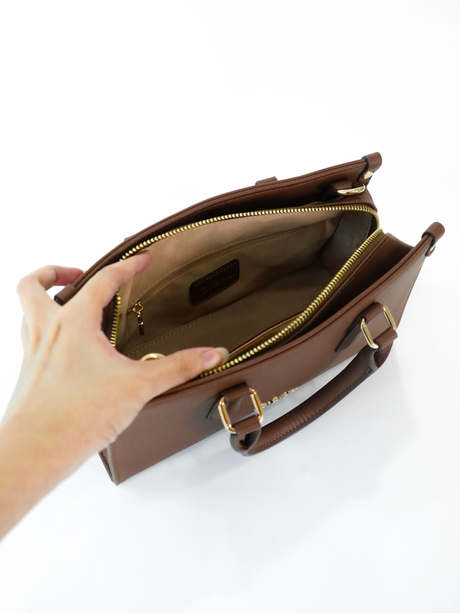 Yuniva East West Tote Bag